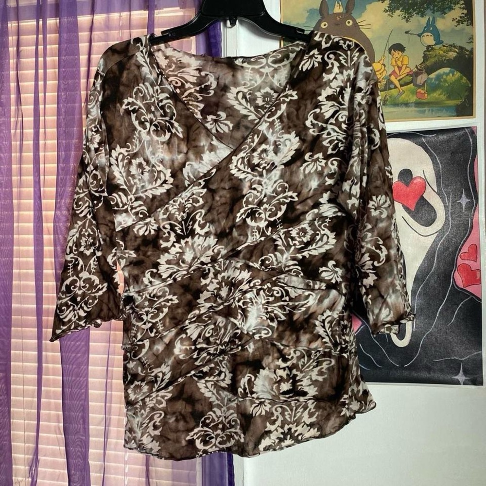black and white floral print blouse with 3/4 sleeves <3